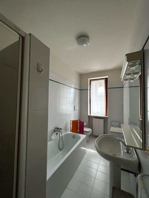 Near Town Centre And Lake - Le Colombe Bardolino Buitenkant foto
