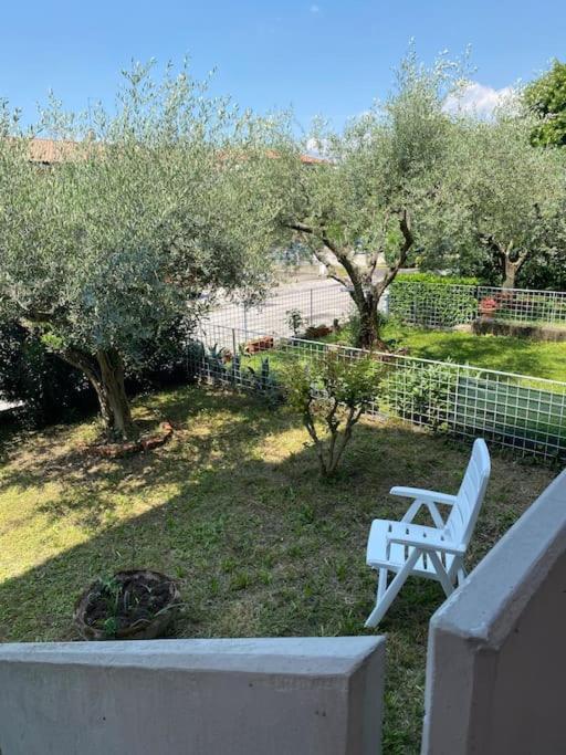 Near Town Centre And Lake - Le Colombe Bardolino Buitenkant foto